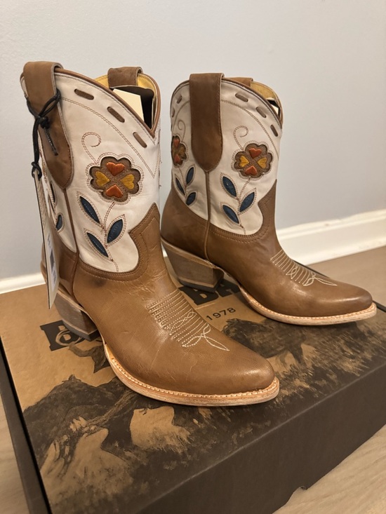 Idyllwind Shoes - Idyllwind Brand - Women's Brown & Cream Western Embroidered Cowboy Boots